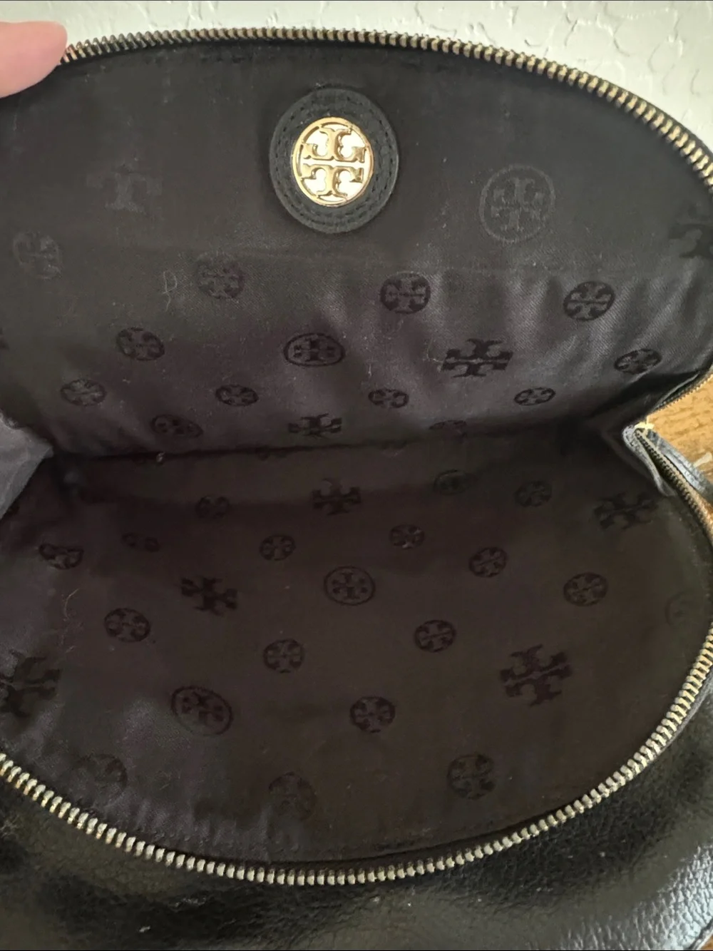 Tory Burch Black Pebbled Leather Crossbody with Gold Logo - Picture 5 of 9